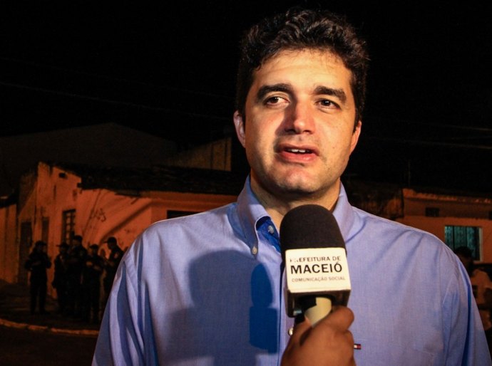 Rui alerta população de Maceió para a regularização de débitos