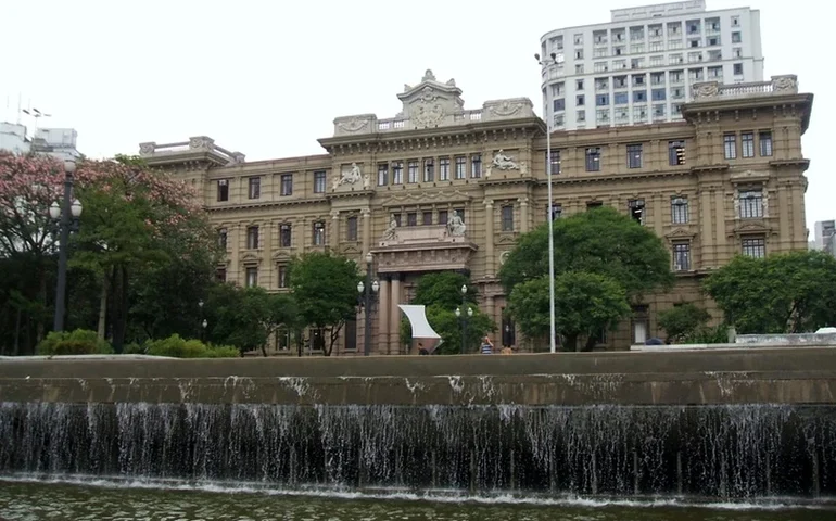 Justiça de São Paulo determina bloqueio de sites ligados a jogos de azar; veja envolvidos