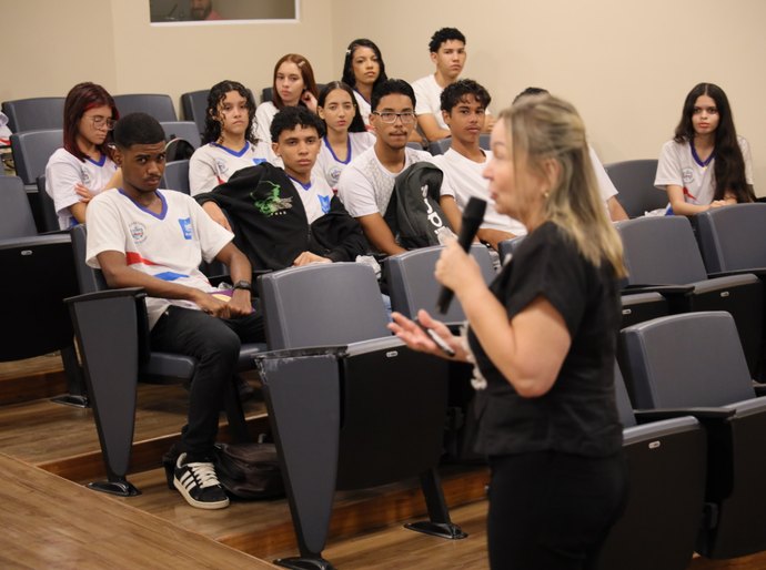 Com a retomada do projeto “A escola vai ao MP”, órgão recebe escola estadual para falar sobre dignidade e cidadania