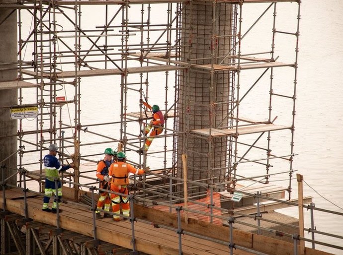 Desemprego atinge menor nível da série histórica e mercado de trabalho registra recordes em 2025