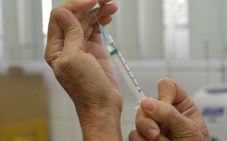 Vacinação protege crianças de sequelas da covid-19