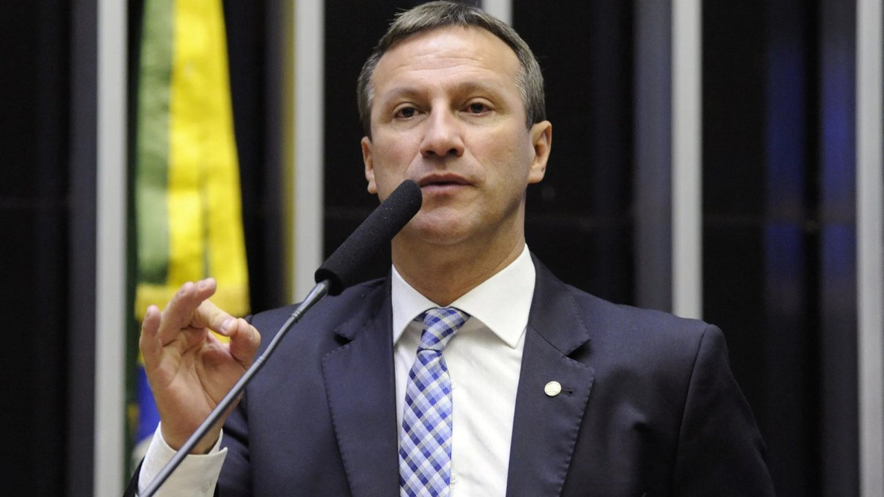 Deputado diz que vai protocolar impeachment de Lula após fala sobre Dilma