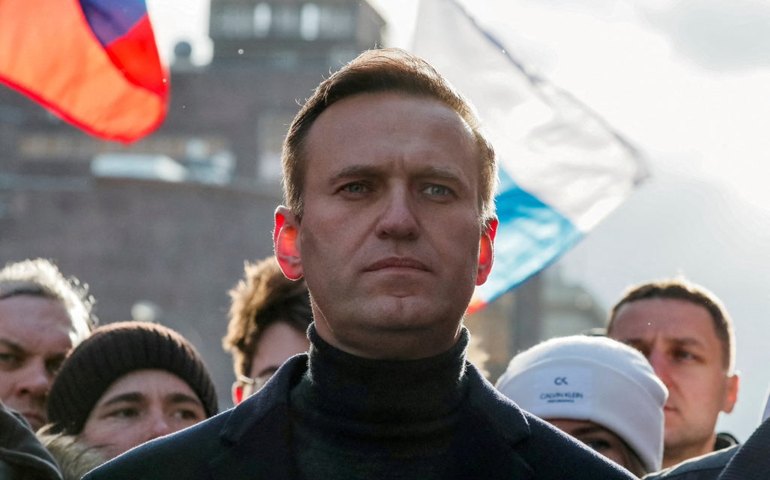 Polícia russa prende 67 em meio a funeral de opositor de Putin