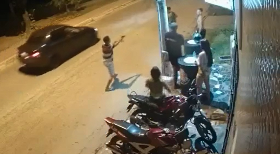 Homens armados assaltam clientes de depósito de bebidas na Grande Aracaju