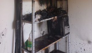 Associação de moradores é incendiada por vândalos em Aracaju; VÍDEO