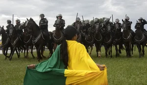 Manifestante em frente a PMDF no 8/1. Fonte: Reprodução