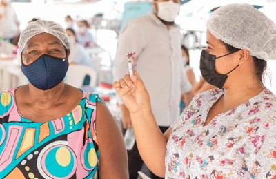 Pontos fixos de vacinação fecham nesta quinta (21) e funcionam na sexta-feira (22)