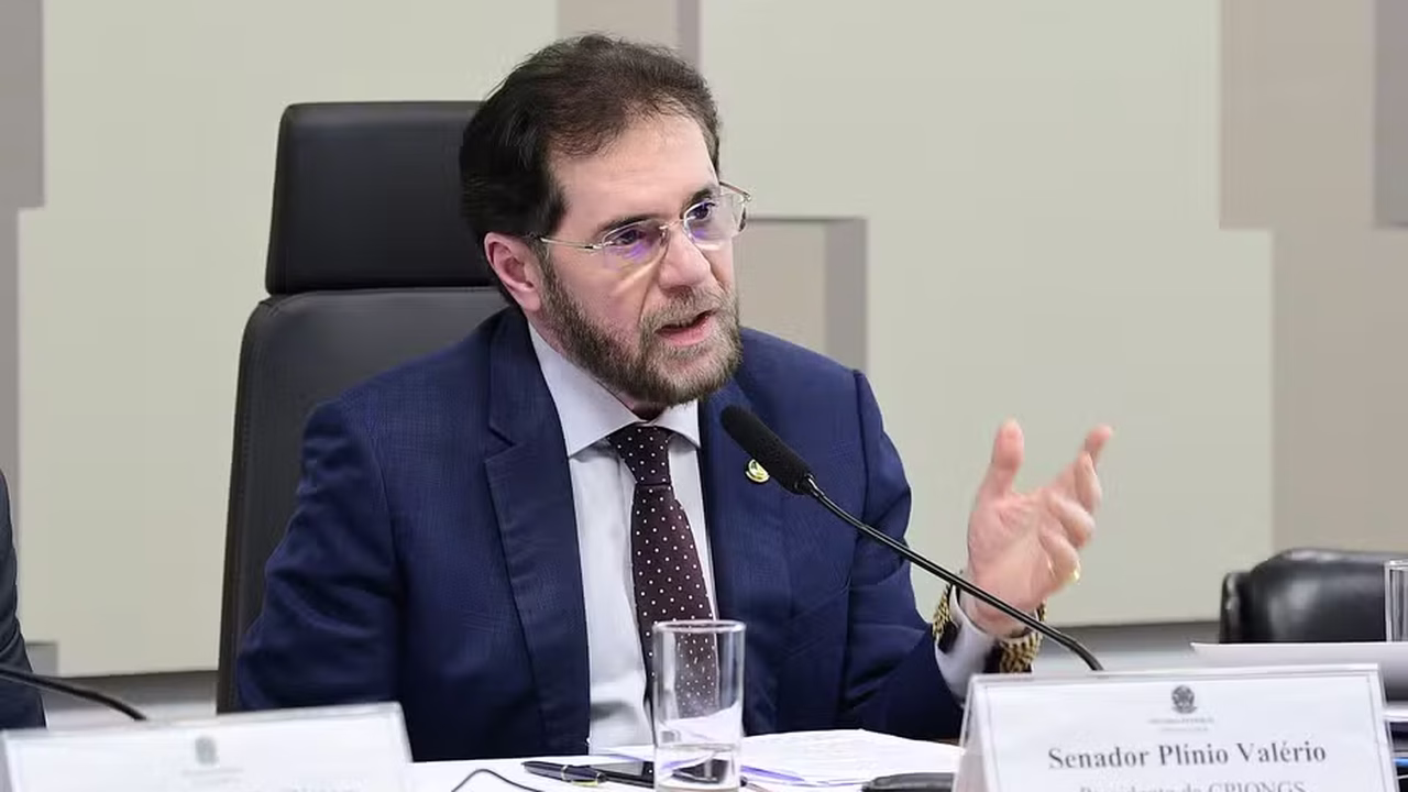 Plínio Valério pede votação da PEC que inclui o Pix na Constituição