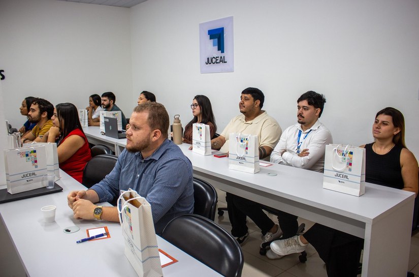 Workshop da Junta Comercial orienta profissionais sobre balanço patrimonial e livro contábil
