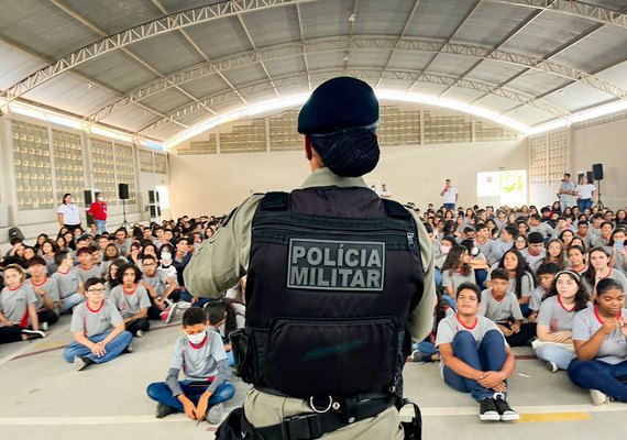 Sesi e Polícia Militar orientam alunos sobre tipos de violência e como agir