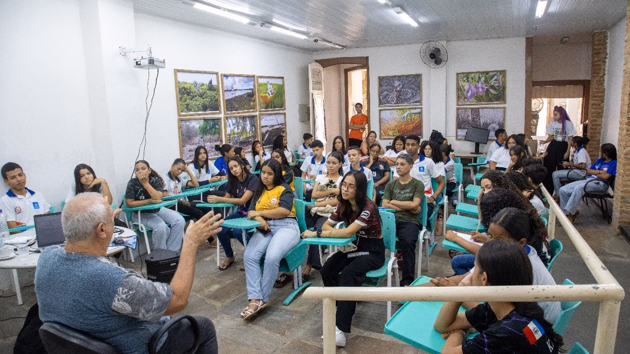 Circuito Penedo de Cinema: Oficina aborda o processo de realização audiovisual com o cineasta Marcus Vilar