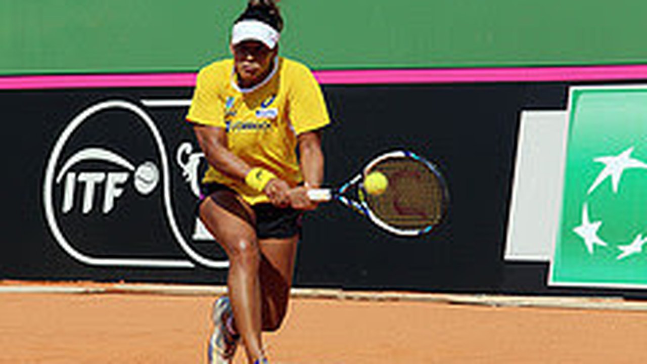 Teliana Pereira é premiada com o Fed Cup Heart Awards