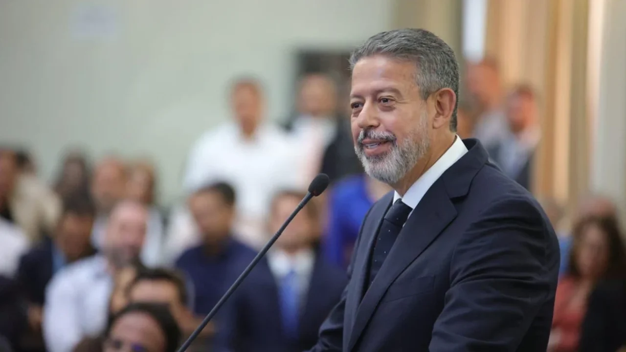 Liristas podem 'rachar' a depender da escolha de Arthur entre filho ou Pereiras