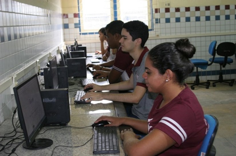 Internet auxilia na aprendizagem e convivência escolar em Viçosa