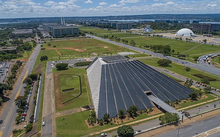 Lula cobra reabertura do Teatro Nacional, fechado há 10 anos