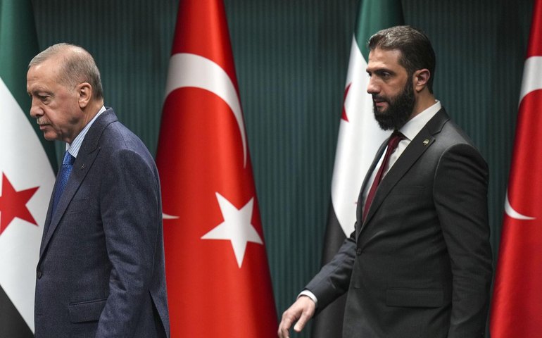 Nova eminência parda da Síria suscita preocupações no Ocidente, diz revista