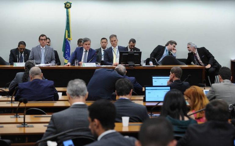 Comissão de Orçamento aprova reajustes salariais para policiais do DF