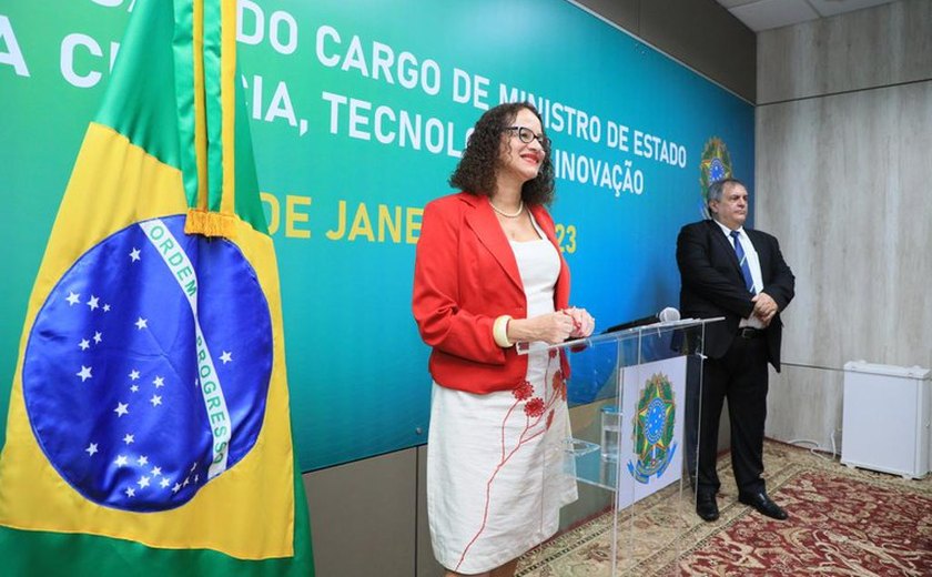 'É preciso atitude política para superar o atraso tecnológico', diz ministra da Ciência, Tecnologia e Inovação 