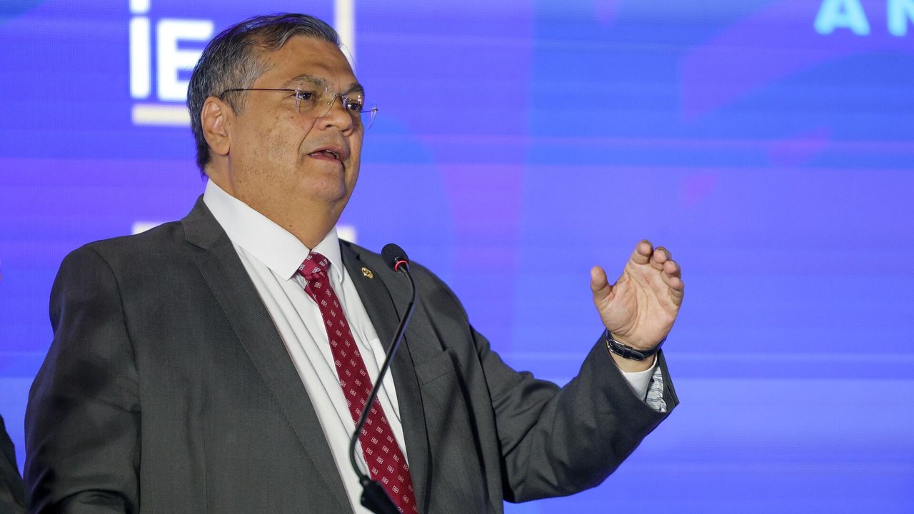 Dino defende decisão do STF sobre manter ação contra Ramagem: 'não contraria separação dos Poderes'