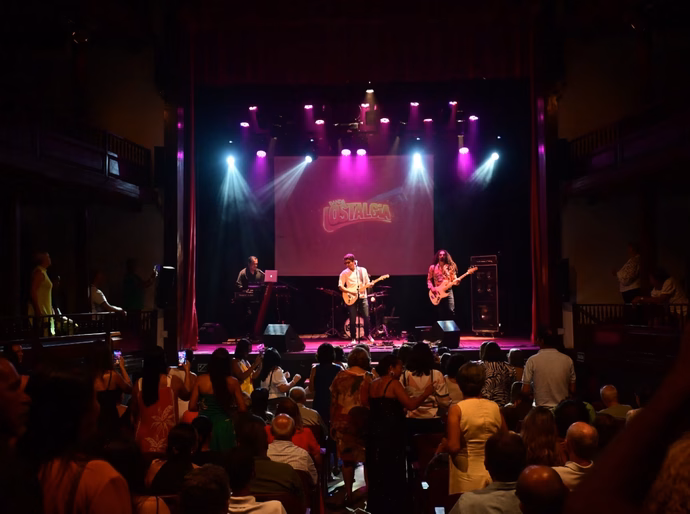 Abertura do Projeto Seis & Meia em Penedo lota Theatro Sete de Setembro