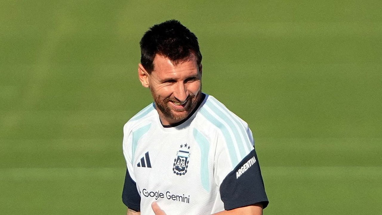 Messi iguala Klose como maior artilheiro das Copas e comanda estreia da Argentina