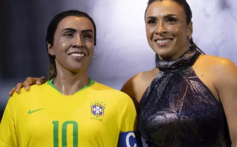 Marta ganha estátua de cera, e Museu da Seleção Brasileira agora tem Rei e Rainha