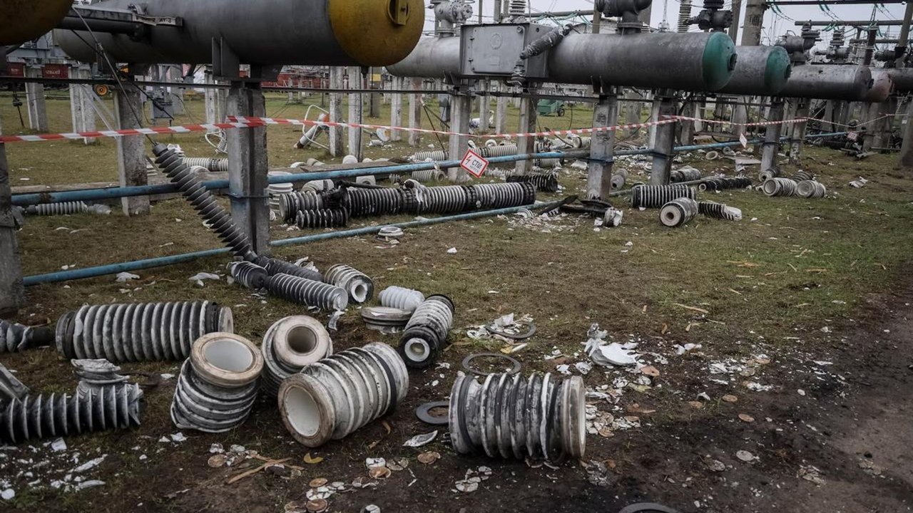 Ataques russos a rede elétrica paralisam capacidade de combate da Ucrânia, diz especialista