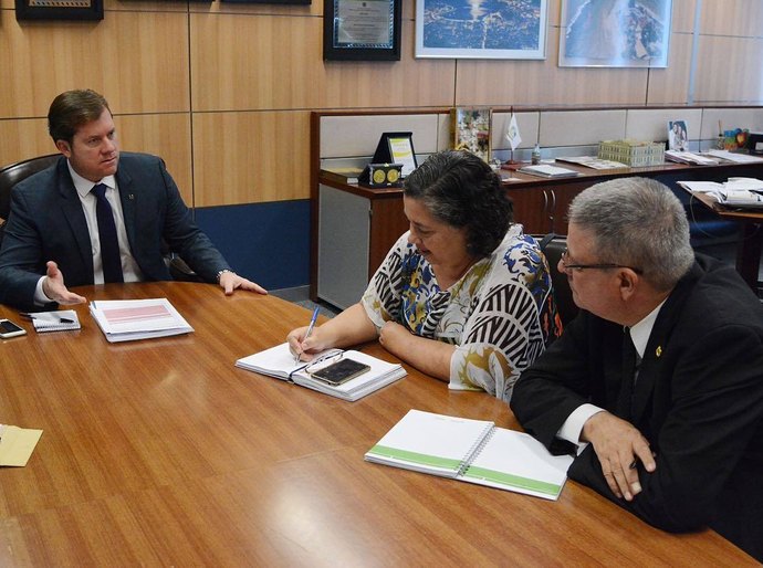 Ministério do Turismo apresenta proposta para praia do Francês