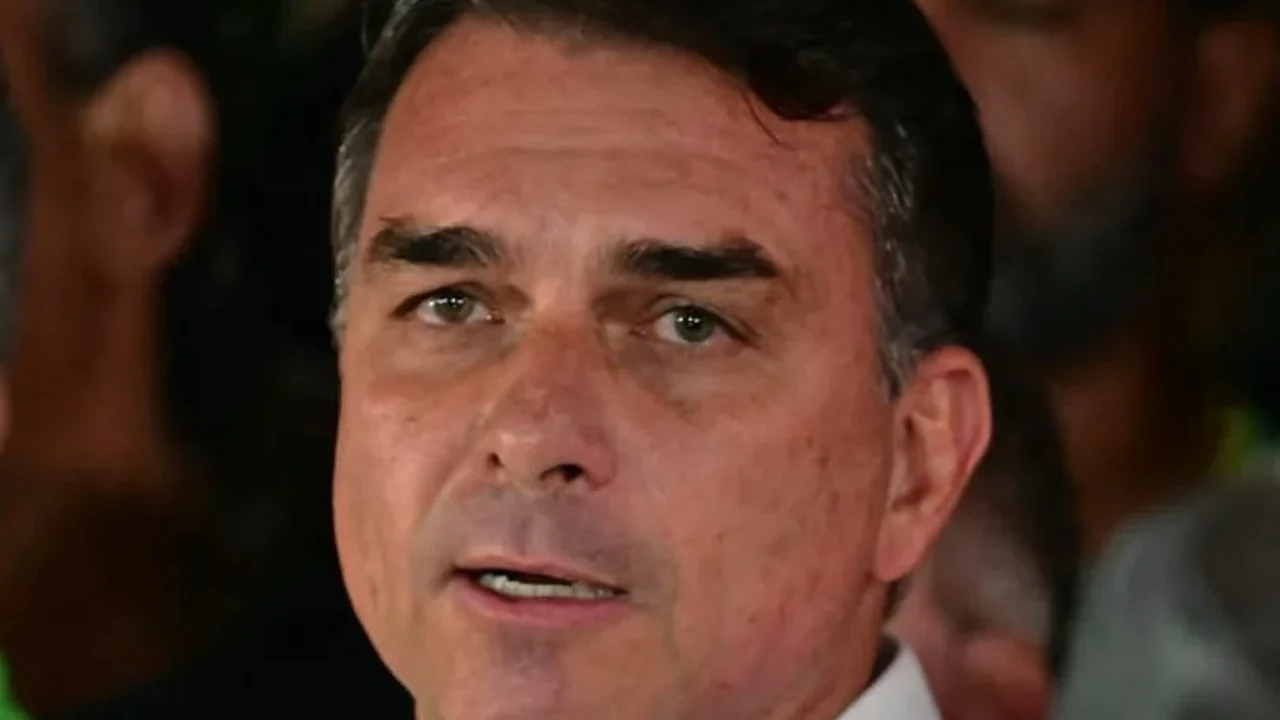 Como Flávio passou na fronteira? Quem o ajudou? Ele pode ser extraditado? Veja perguntas e respostas sobre a fuga do senador para os EUA