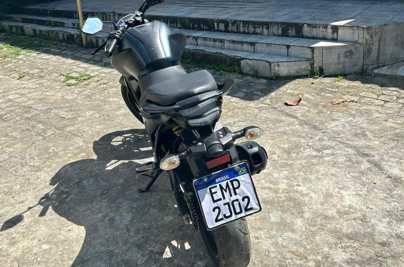 PM flagra moto com placa falsificada durante abordagem na Chã da Jaqueira
