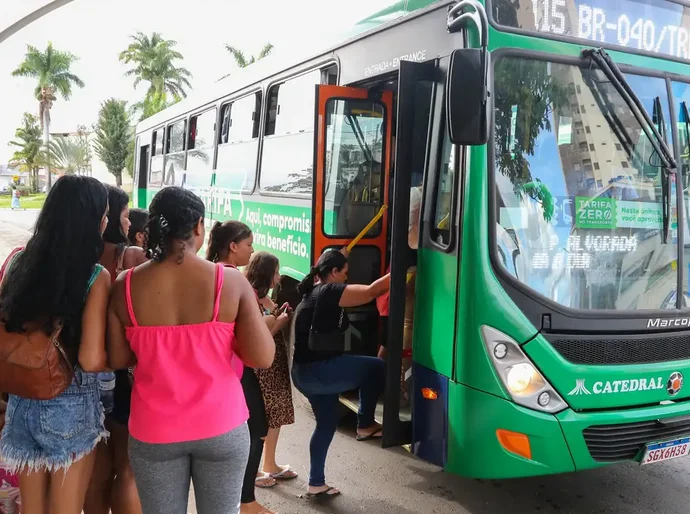 Setor de serviços cresce 0,1% em agosto e amplia recorde