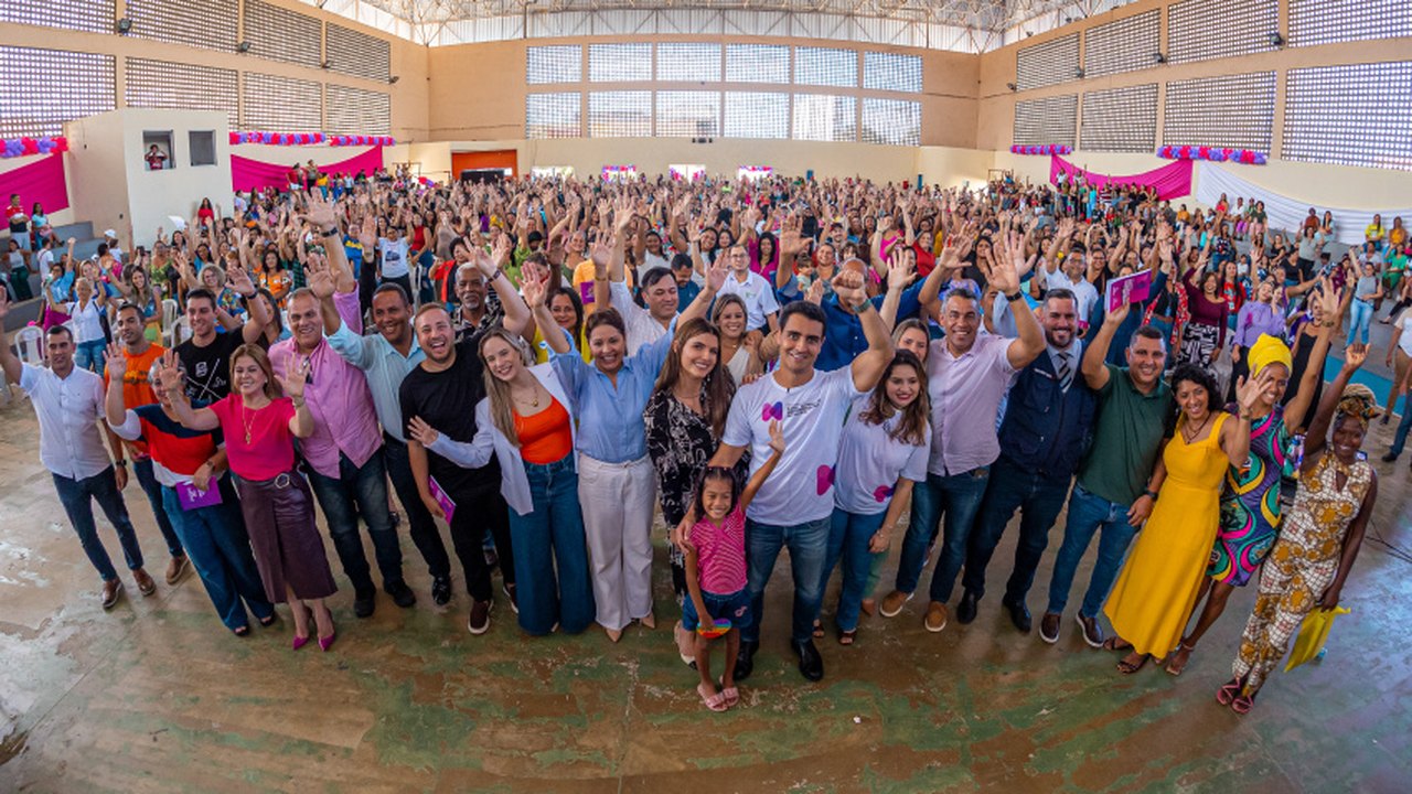 Prefeito JHC assina contratos com aprovadas no Banco da Mulher Empreendedora