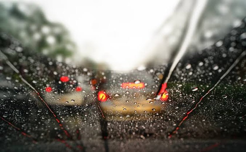 Inmet emite alerta de chuvas intensas para mais de 70 cidades em AL