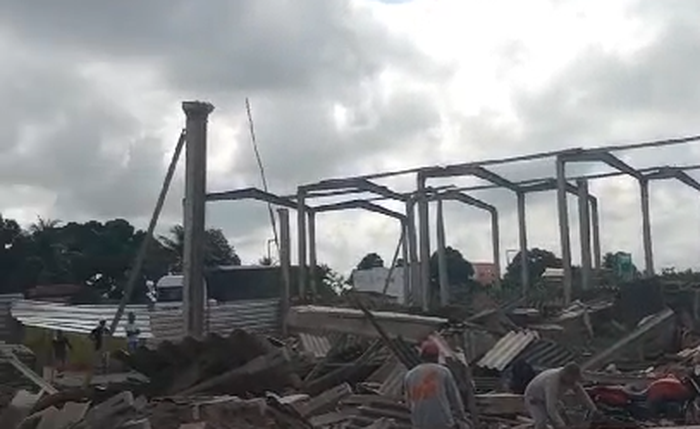 Galpão desabou em Arapiraca, deixando feridos