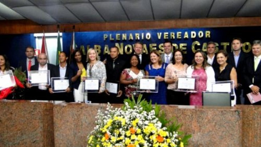 Câmara agracia 16 personalidades com a Comenda Selma Bandeira