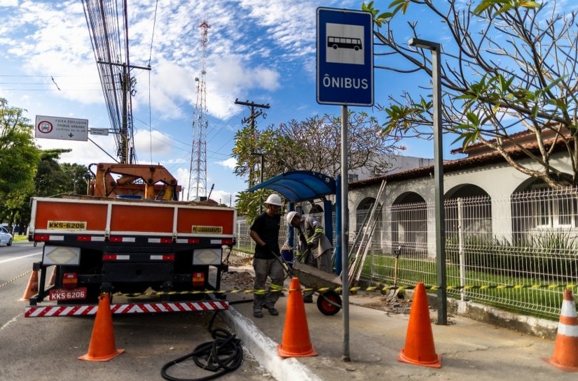 Prefeitura de Maceió reforça iluminação em pontos de ônibus de grande circulação