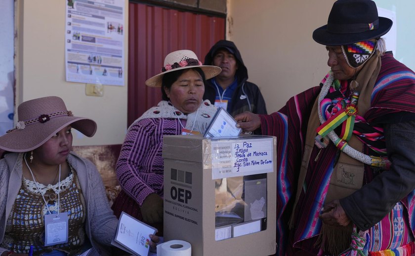 Candidatos da oposição vão ao segundo turno das eleições presidenciais bolivianas