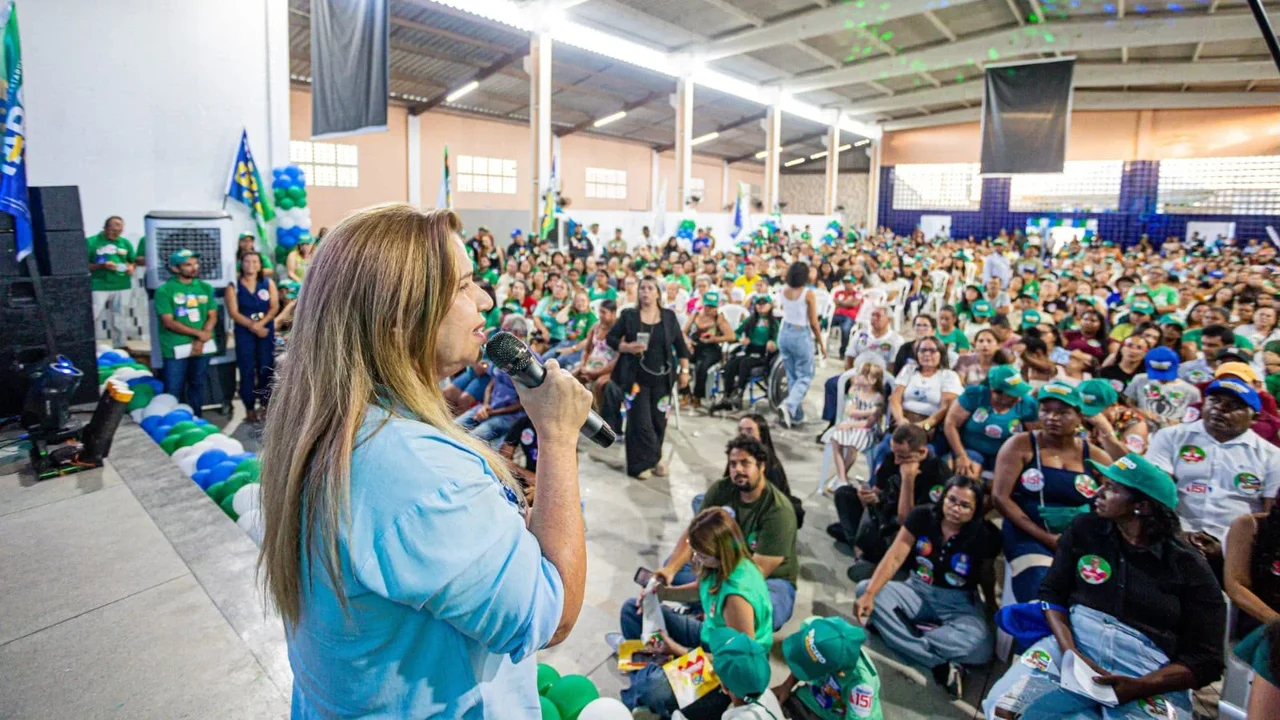 Diante de uma multidão, Rute Nezinho assume compromisso com políticas públicas para mães atípicas e cuidadoras