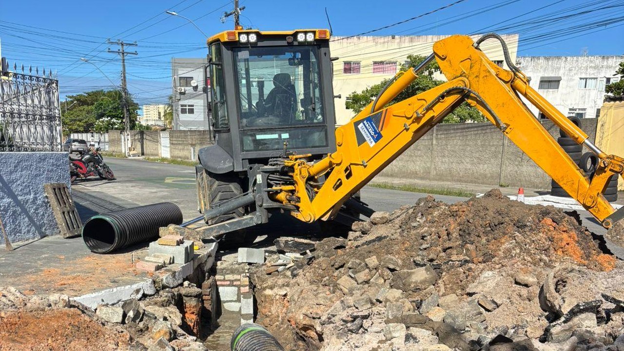 Infraestrutura substitui 10 metros de rede de tubulação rompida no Poço