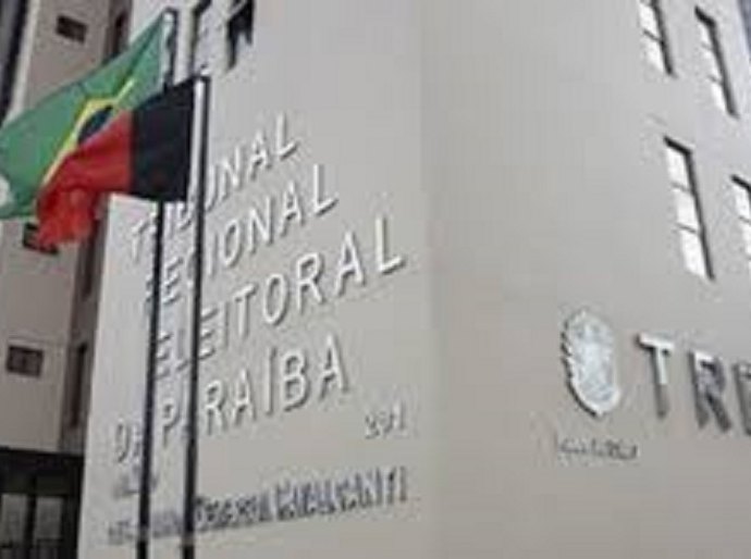 Presidente do TRE/AL se reúne com juízes e promotores eleitorais