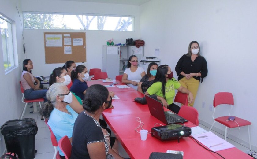 Prefeitura de Penedo e Sebrae orientam agricultoras sobre manipulação de alimentos