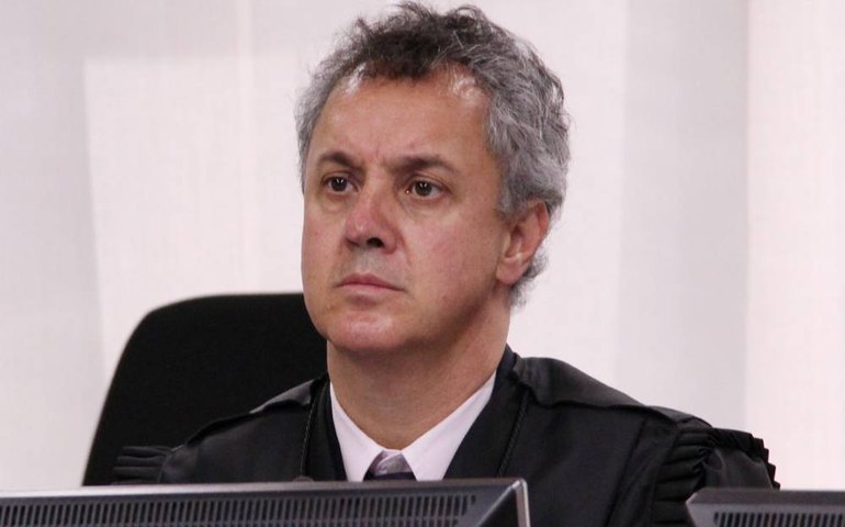 Relator mantém condenação de Lula e aumenta pena a 12 anos