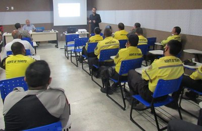 Agentes da SMTT Penedo participam de curso de atualização sobre trânsito