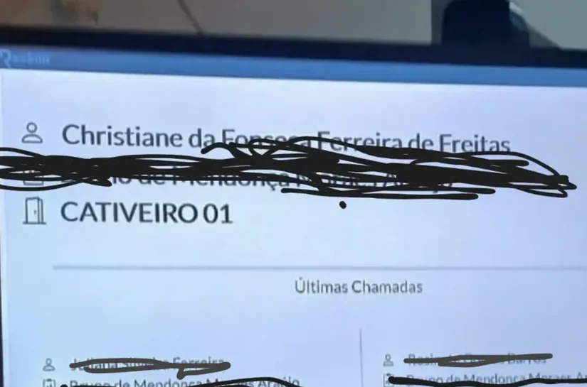 Mulher denuncia racismo após nome aparecer em painel de clínica com palavra “cativeiro”