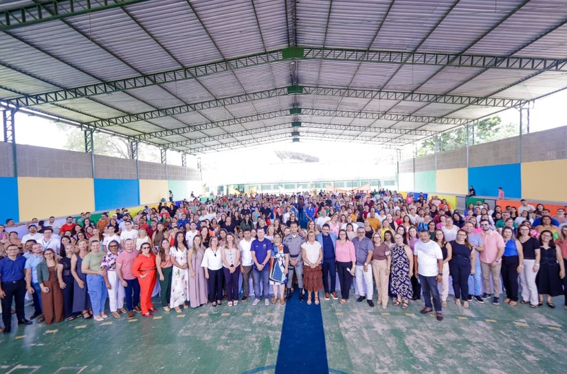 Prefeita Tia Júlia prestigia segundo dia da Jornada Pedagógica da Educação