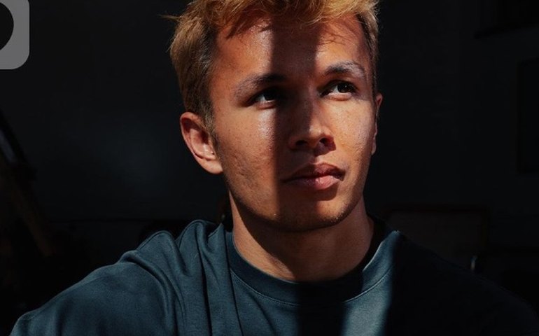 Albon admite surpresa com desempenho da Williams em Silverstone: 'Cruzamos a linha'