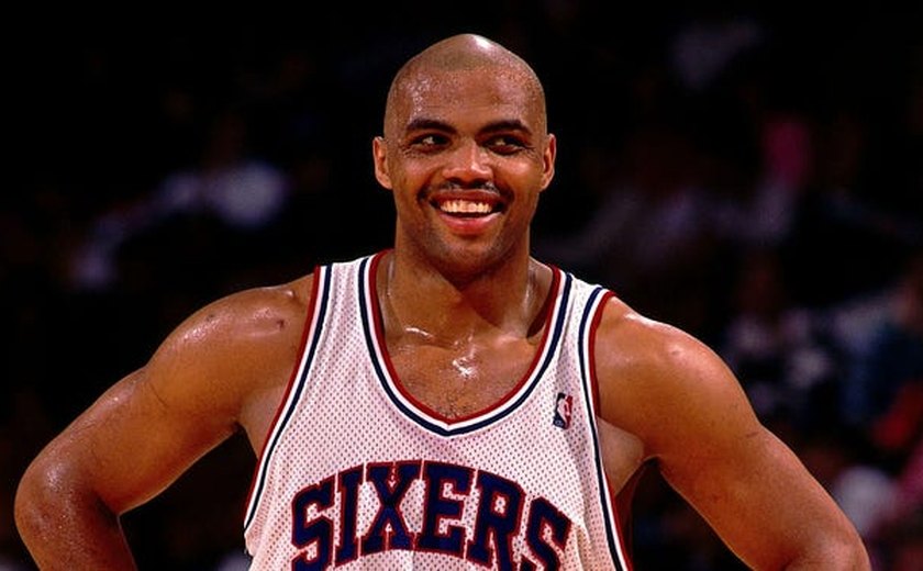 Polêmico, Charles Barkley diz que NBA &#8216;não tem culhão&#8217; para punir LeBron James