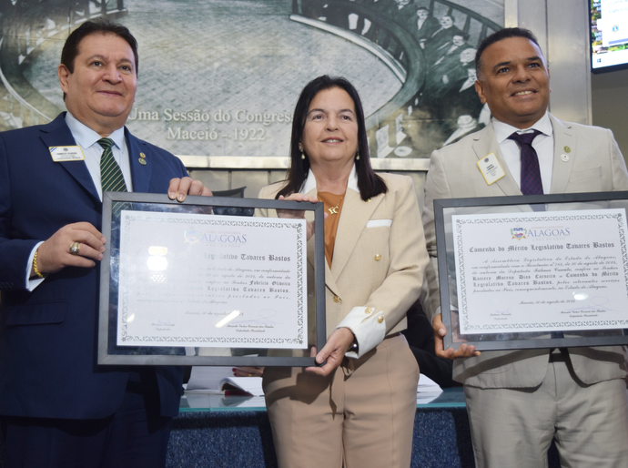 Lions Clubs: presidentes são condecorados com a comenda Tavares Bastos