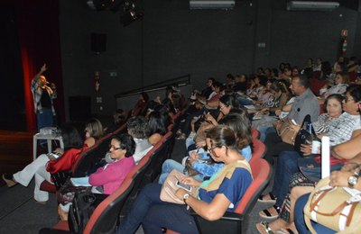 Educadores recebem orientações sobre liderança escolar