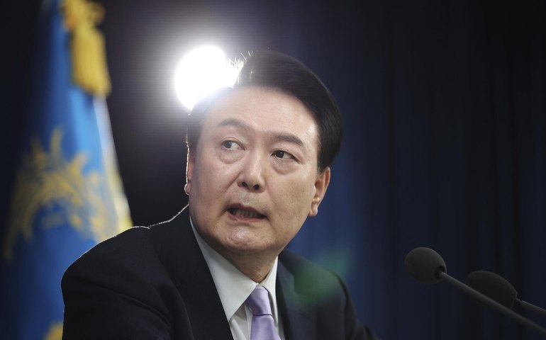Investigadores pedem mandado de prisão contra o ex-presidente sul-coreano Yoon Suk-yeol, diz mídia